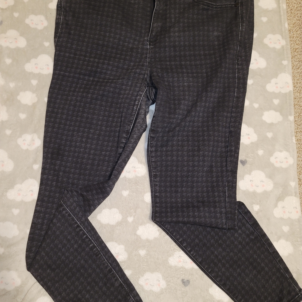 Torrid Super Soft Sky High Skinny Stylish Black Chevron Patterned Pants